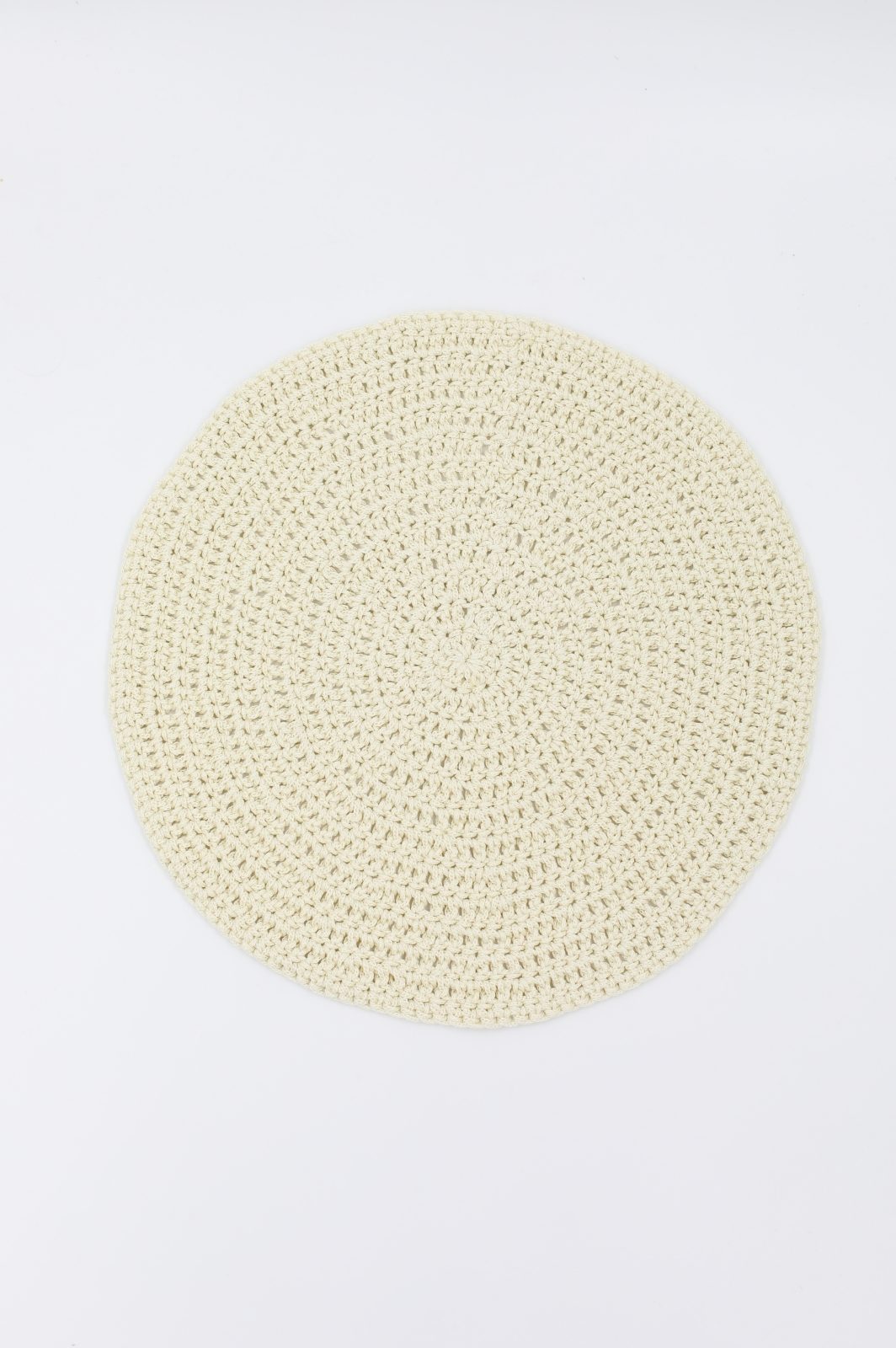 Podkładka na stół pleciona kremowa